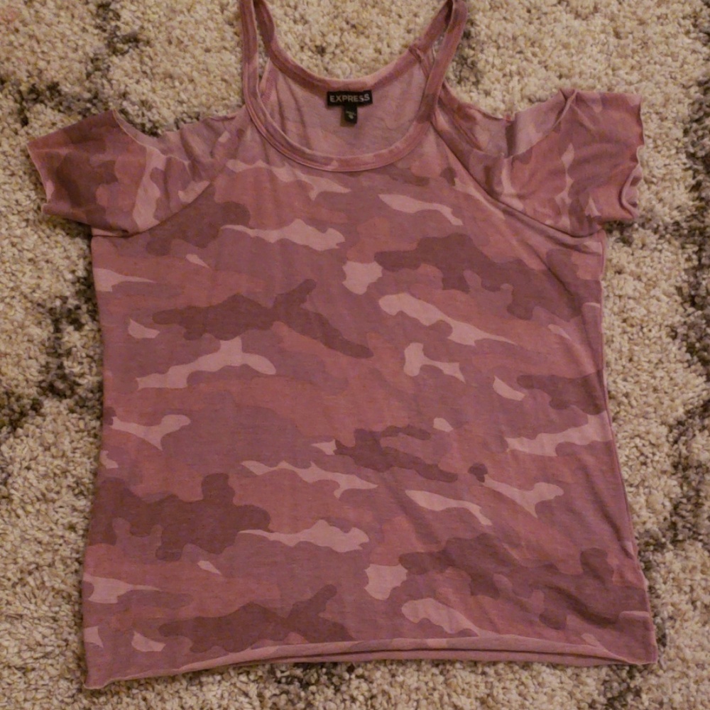 Camo cut up cold shoulder tee